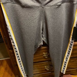 BEBE 3XL Capri leggings